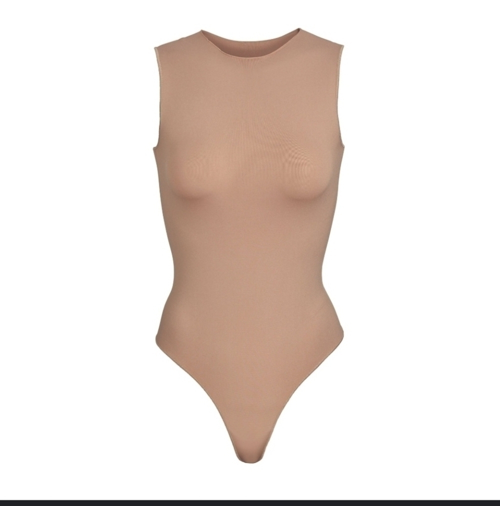 New Crewneck Neck Sleeveless Bodysuit SKIMS Size 4X  Color SandStone
